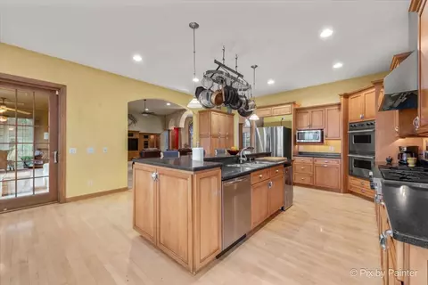 Kitchen - 40 W536 Greenview Ln, Elgin, IL 60124 photo 3 of 8