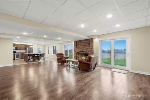 Living - 40 W536 Greenview Ln, Elgin, IL 60124 photo 6 of 7