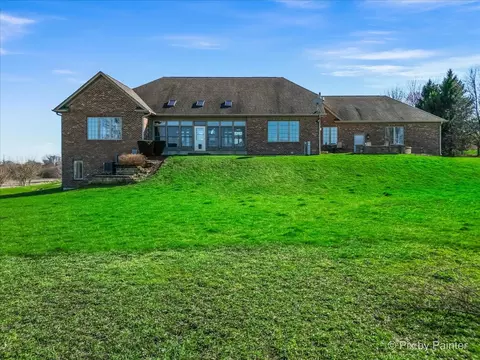 Exterior - 40 W536 Greenview Ln, Elgin, IL 60124 photo 10 of 14