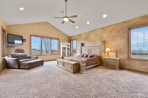 Bedroom - 40 W536 Greenview Ln, Elgin, IL 60124 photo 3 of 9