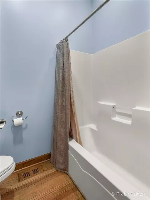 Bath - 40 W536 Greenview Ln, Elgin, IL 60124 photo 7 of 8