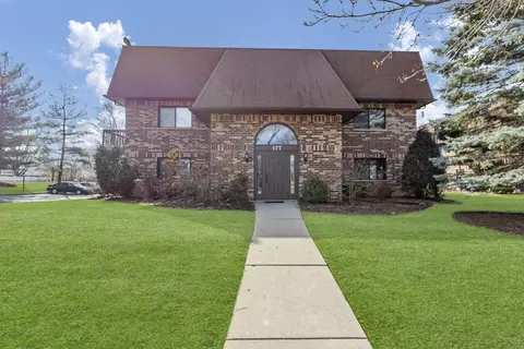 177 Uteg St #207C, Crystal Lake, IL 60014