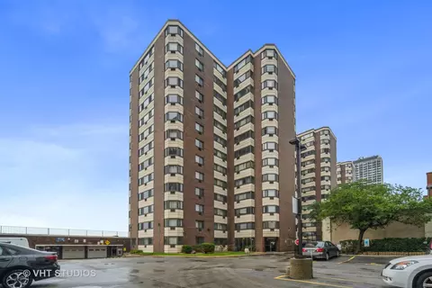 7337 S South Shore Dr #816, Chicago, IL 60649