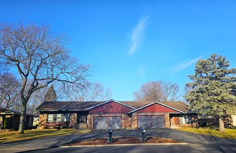 828 Nassau Pkwy, Rockford, IL 61107