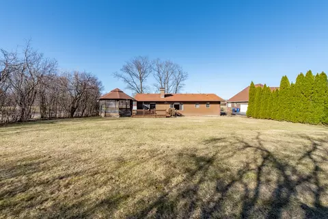 Exterior - 4389 W Forest Ave, Gurnee, IL 60031 photo 10 of 12