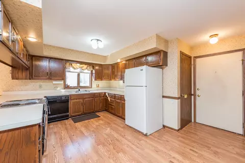 Kitchen - 4389 W Forest Ave, Gurnee, IL 60031 photo 1 of 3