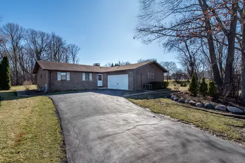 4389 W Forest Ave, Gurnee, IL 60031