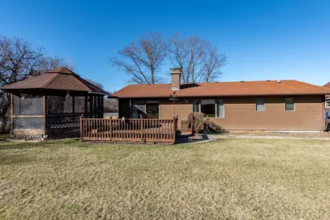 Exterior - 4389 W Forest Ave, Gurnee, IL 60031 photo 6 of 12