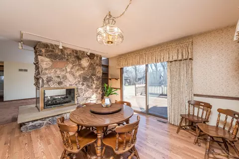 Dining - 4389 W Forest Ave, Gurnee, IL 60031 photo 2 of 4