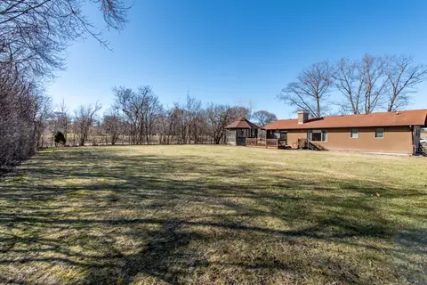 Exterior - 4389 W Forest Ave, Gurnee, IL 60031 photo 11 of 12