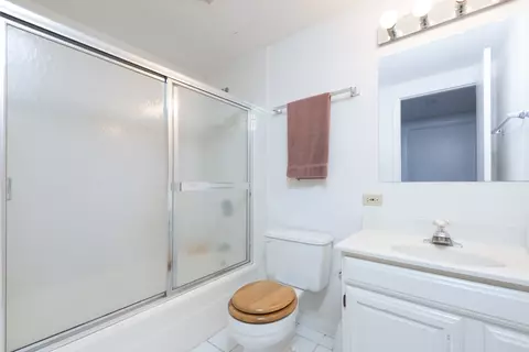 Bath - 4389 W Forest Ave, Gurnee, IL 60031 photo 3 of 3