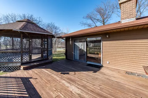 Exterior - 4389 W Forest Ave, Gurnee, IL 60031 photo 4 of 12