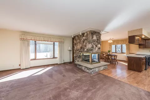 Living - 4389 W Forest Ave, Gurnee, IL 60031 photo 2 of 6