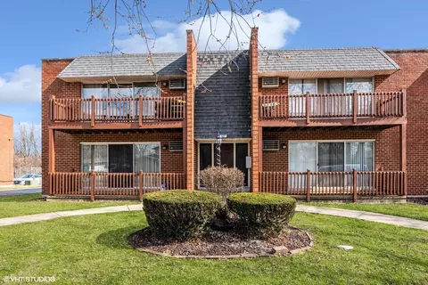 527 N Pleasant Dr #2F, Glenwood, IL 60425
