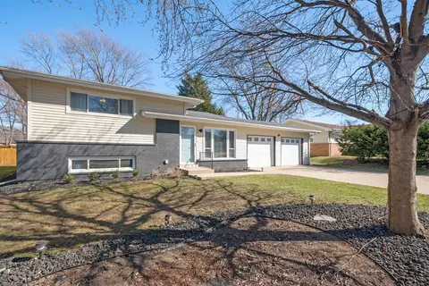 409 N Locust St, Frankfort, IL 60423