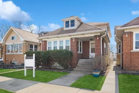 5305 W Belle Plaine Ave, Chicago, IL 60641