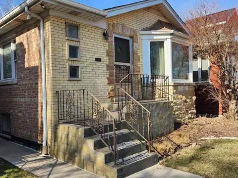 5804 N Mobile Ave, Chicago, IL 60646