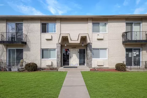 8880 Golf Rd #1B, Des Plaines, IL 60016
