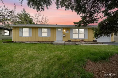 795 Laurel Dr, Aurora, IL 60506