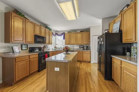 Kitchen - 25132 Constitution Ct, Plainfield, IL 60544 photo 1 of 2