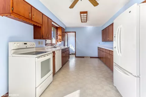 807 Murphy Dr, Joliet, IL 60435 photo 4