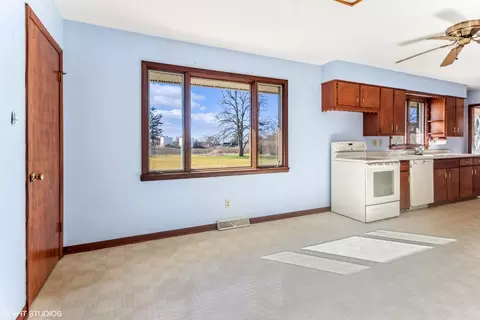 807 Murphy Dr, Joliet, IL 60435 photo 6