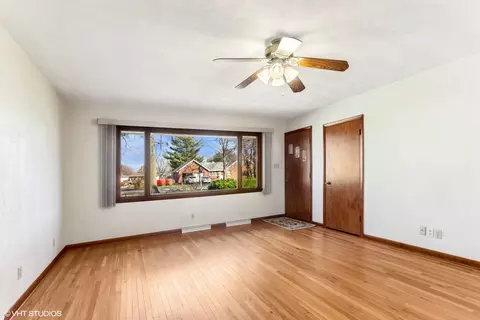 807 Murphy Dr, Joliet, IL 60435 photo 2