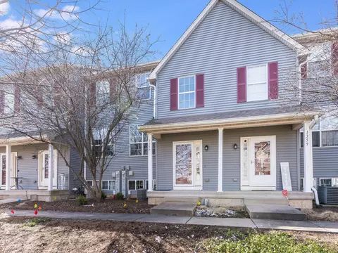 1357 Chestnut Ln, Yorkville, IL 60560