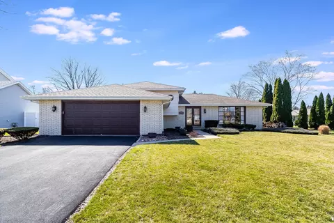 25121 W Willow Dr, Plainfield, IL 60544 photo 2