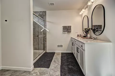 Bath - 16422 Hidden River Cir, Plainfield, IL 60586 photo 1 of 4