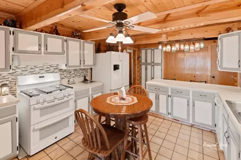 Kitchen - 193 S Laurel Rd, Kankakee, IL 60901 photo 1 of 2