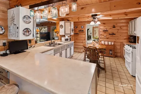 Kitchen - 193 S Laurel Rd, Kankakee, IL 60901 photo 2 of 2