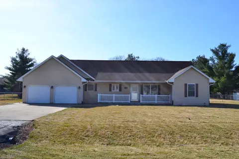 9743 Northridge Cir, Clinton, IL 61727