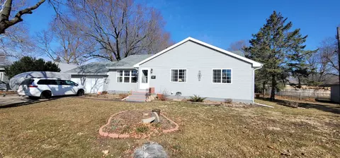 904 W 19th St, Sterling, IL 61081