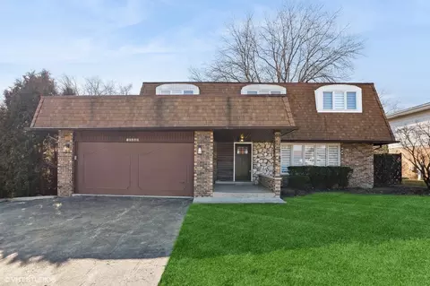 10448 Winter Park Dr, Palos Hills, IL 60465