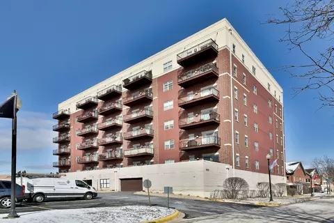 1650 Riverwoods Dr #705, Melrose Park, IL 60160