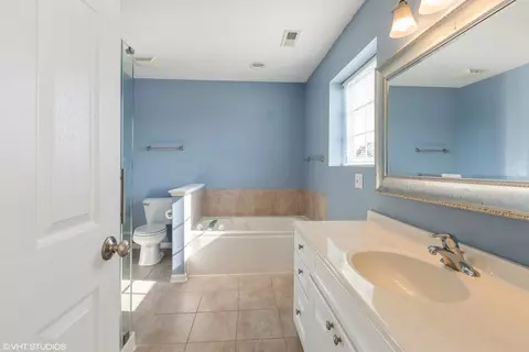 2371 Lundquist Dr, Aurora, IL 60503 photo 9