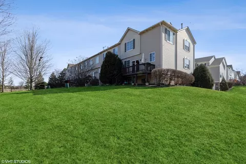 2371 Lundquist Dr, Aurora, IL 60503 photo 14