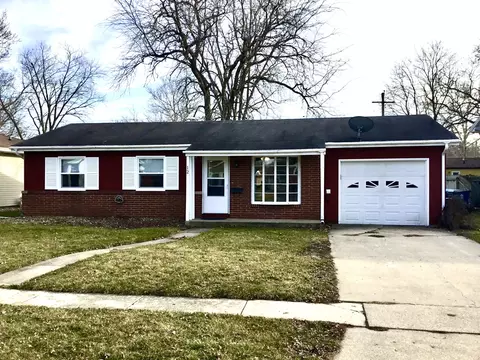 12 W Garden Ave, Pontiac, IL 61764