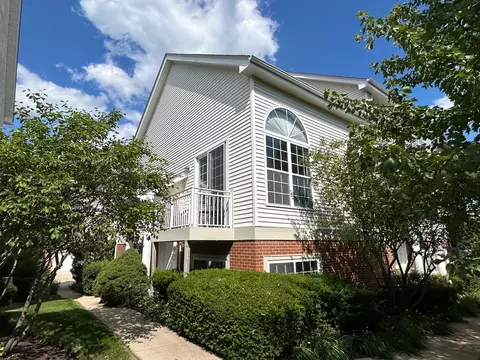 709 Pheasant Trl, Saint Charles, IL 60174