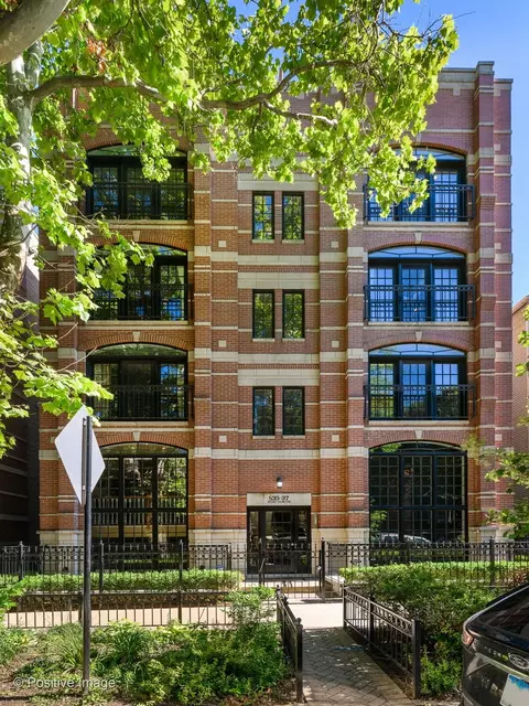 837 W Roscoe St #4W, Chicago, IL 60657