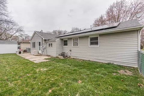 Exterior - 2901 Swallow Ln, Rolling Meadows, IL 60008 photo 2 of 6