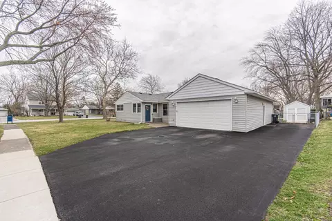 Exterior - 2901 Swallow Ln, Rolling Meadows, IL 60008 photo 5 of 6