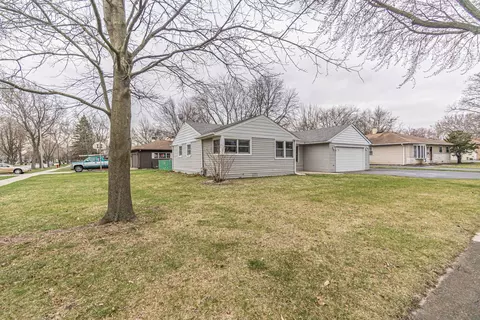 Exterior - 2901 Swallow Ln, Rolling Meadows, IL 60008 photo 6 of 6