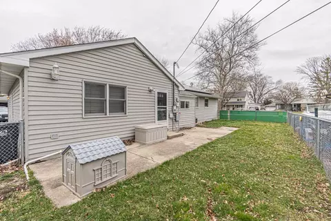 Exterior - 2901 Swallow Ln, Rolling Meadows, IL 60008 photo 3 of 6