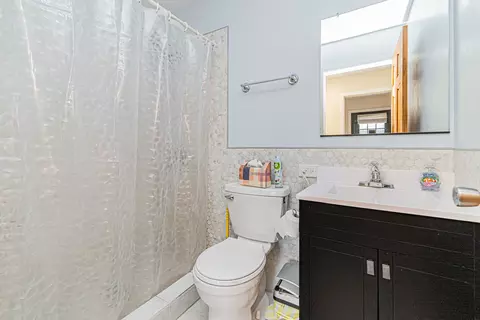 Bath - 2901 Swallow Ln, Rolling Meadows, IL 60008 photo 1 of 2