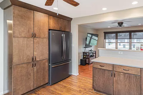 Kitchen - 2901 Swallow Ln, Rolling Meadows, IL 60008 photo 5 of 5