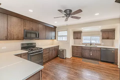 Kitchen - 2901 Swallow Ln, Rolling Meadows, IL 60008 photo 1 of 5