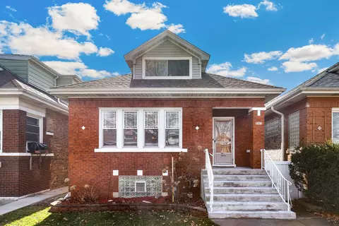 5323 W Melrose St, Chicago, IL 60641
