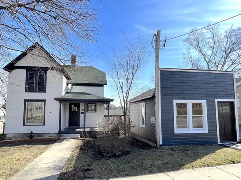 124 N Madison St, Woodstock, IL 60098